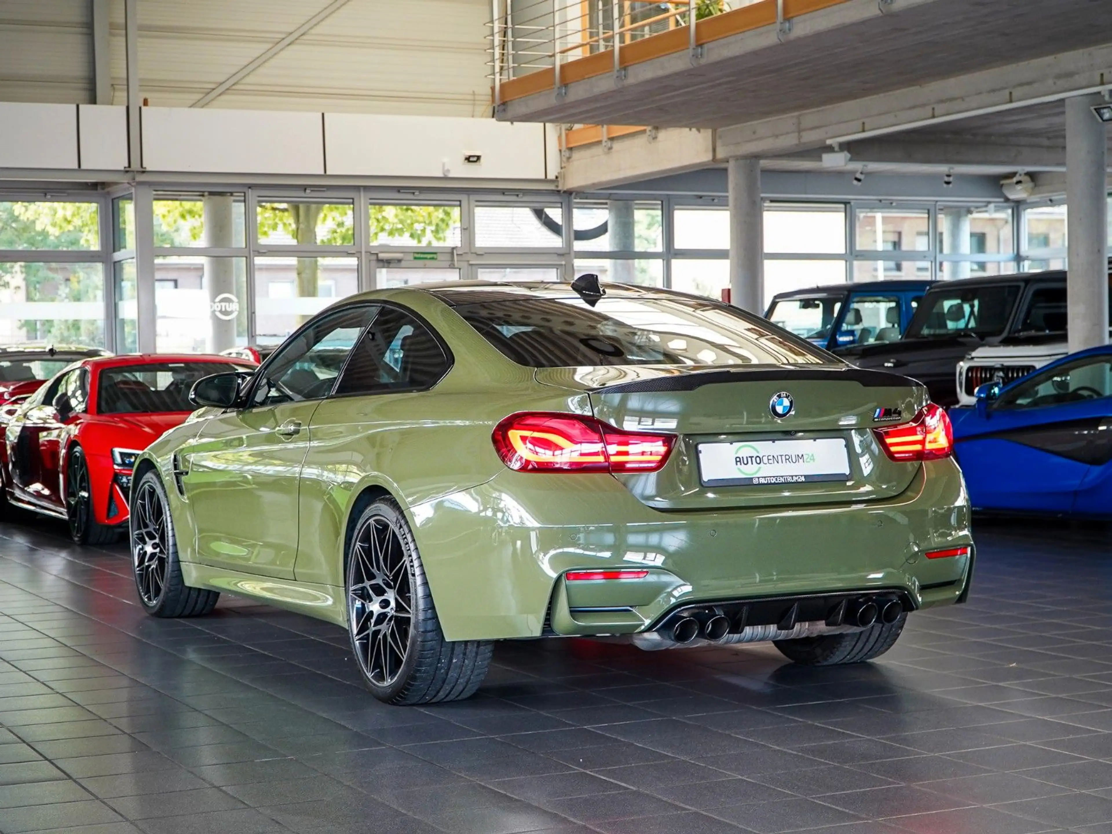BMW M4 Competition Coupe Individual 1/3 Urban green — photo 7