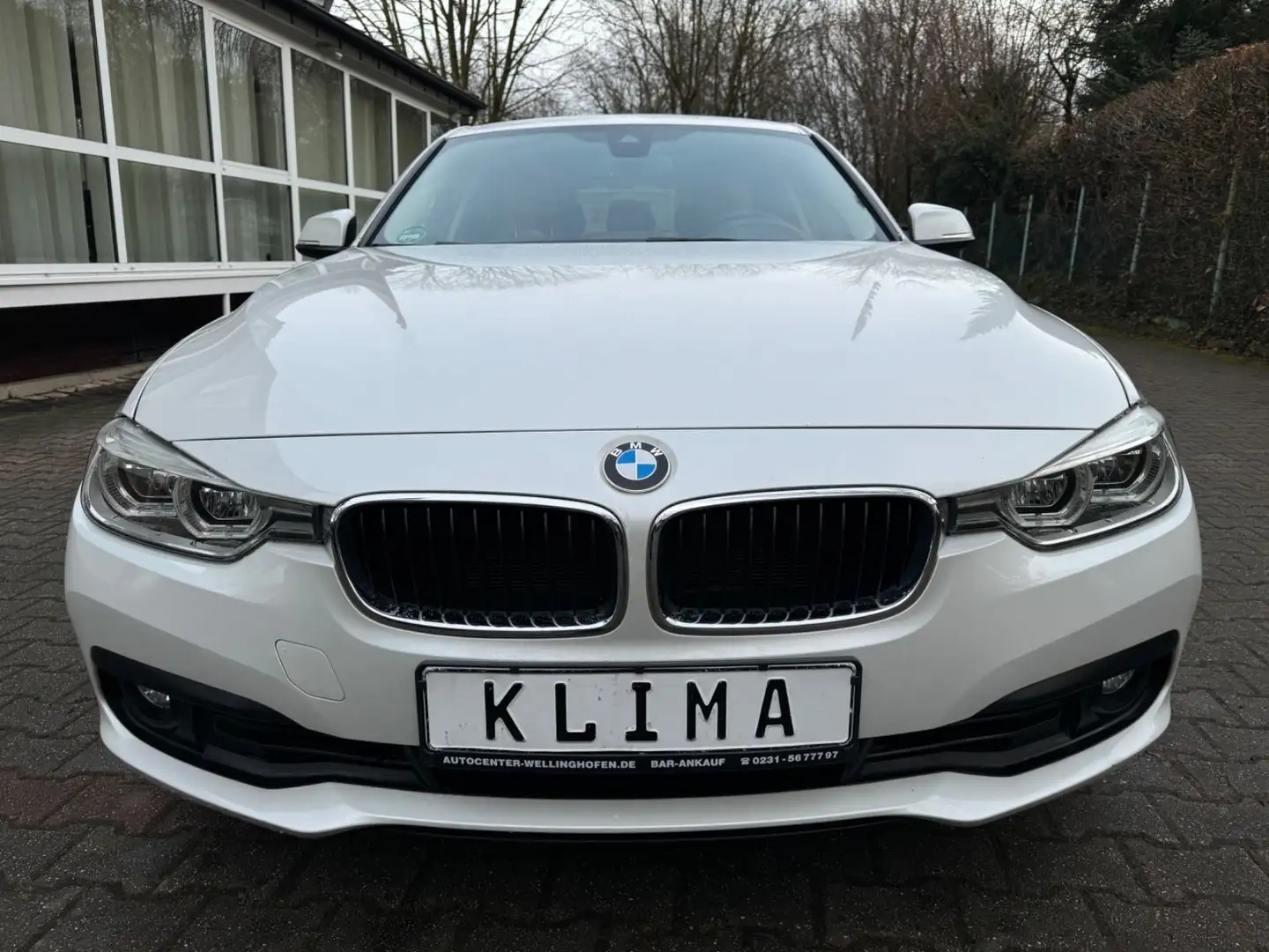 BMW 320 Lim. 320 i/Leder/LED/ Weiß - 2