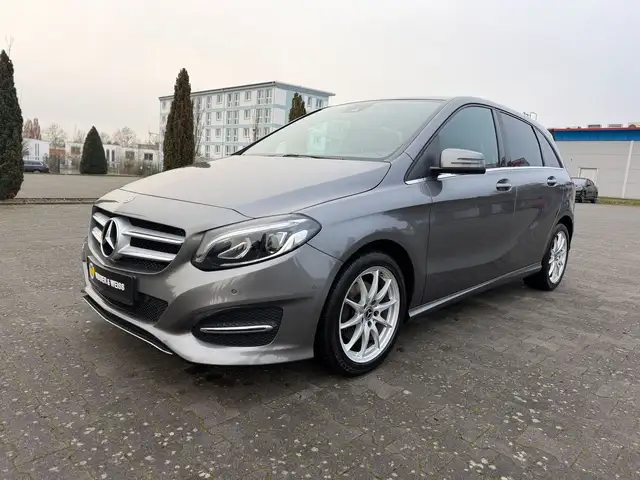 Mercedes-Benz B 200 d 4Matic 1.HAND/AUTOMATIK/STNDHZG/LED/S-HEFT