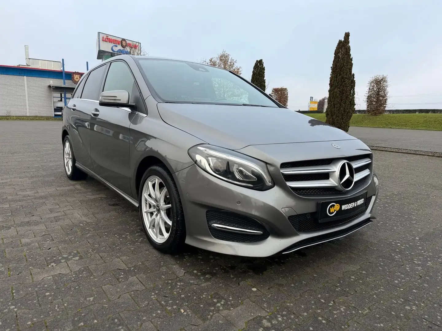 Mercedes-Benz B 200 d 4Matic 1.HAND/AUTOMATIK/STNDHZG/LED/S-HEFT Grau - 2
