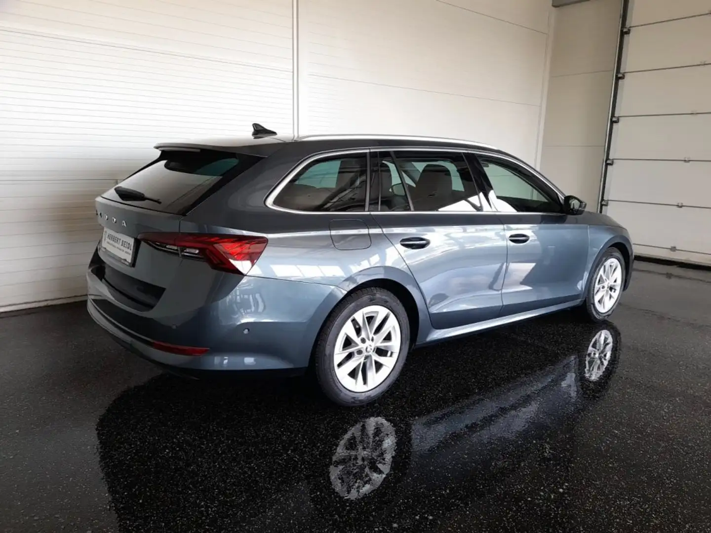 Skoda Octavia Combi STYLE 2,0 TDI DSG *MATRIX-LED / DCC / TEILLEDER / VIRTUELL / NAVI / AHV / CANTON / E-KLAPPE* Grau - 2