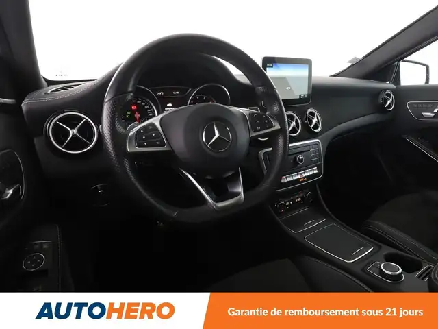 Mercedes-Benz GLA view 11