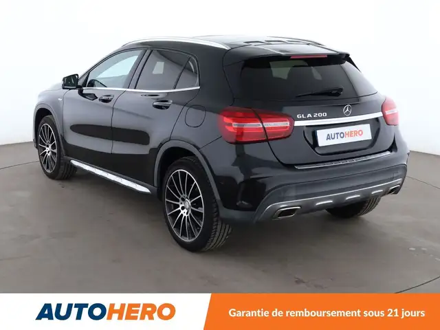 Mercedes-Benz GLA view 4