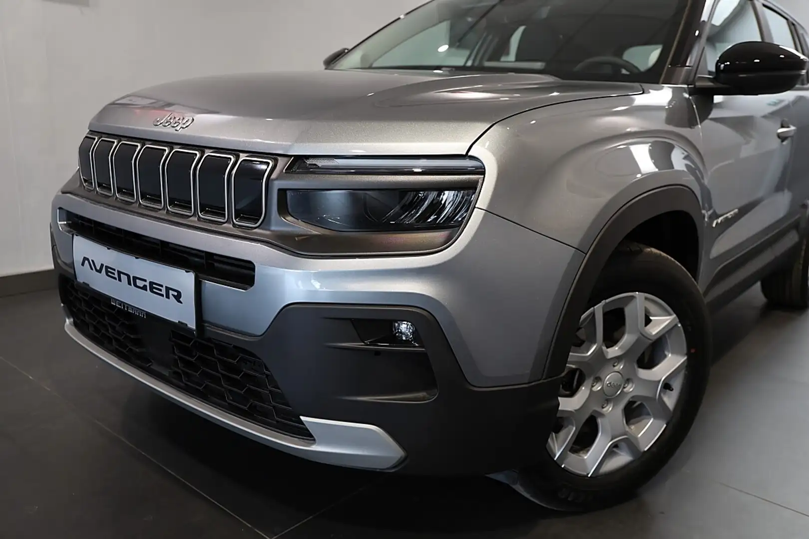 Jeep Avenger BEV 54 kWh 156PS Altitude Grau - 2