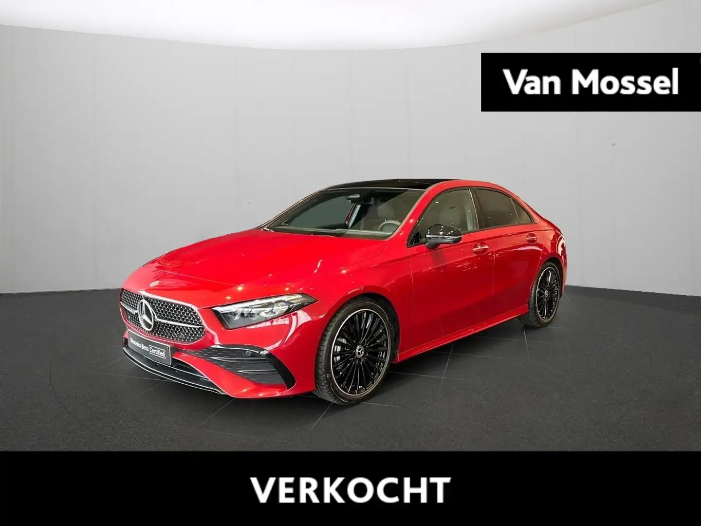 Mercedes-Benz A 180 Sedan AMG LINE - NIGHTPACK - PANO DAK - HEAD UP - Rood - 1
