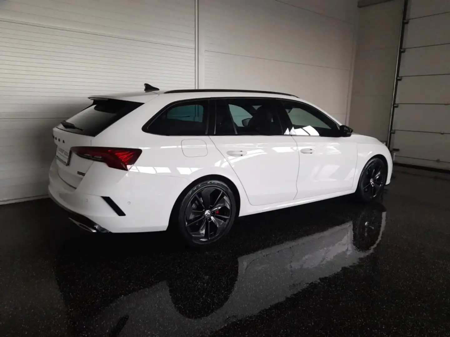 Skoda Octavia Combi RS 2,0 TDI DSG *RS EXKLUSIV INTERIEUR / MATRIX-LED / NAVI / AHV / CANTON / MEMORY & MASSAGE* Weiß - 2