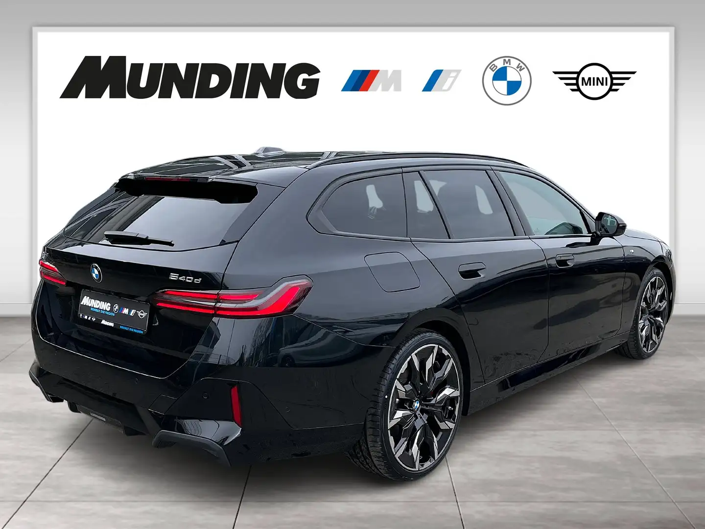 BMW 540 d xDrive A Touring M-Sport AHK|Navi|HUD|DAB|MFL|PD Černá - 2