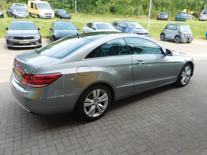 Mercedes-Benz E 200 Coupé E 200 Automatik+Leder+Navi — photo 6
