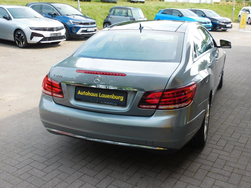Mercedes-Benz E 200 Coupé E 200 Automatik+Leder+Navi — photo 5