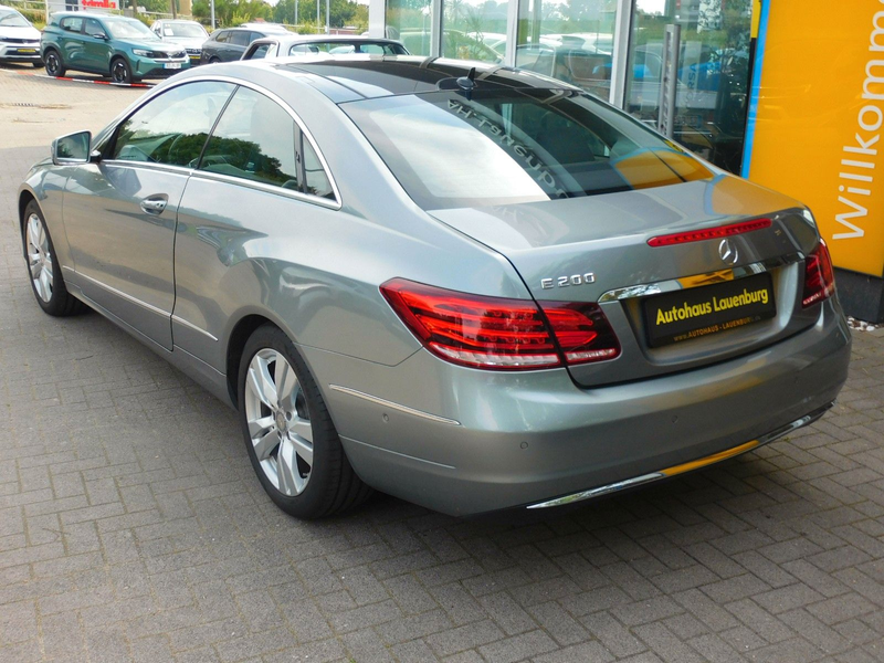 Mercedes-Benz E 200 Coupé E 200 Automatik+Leder+Navi — photo 4
