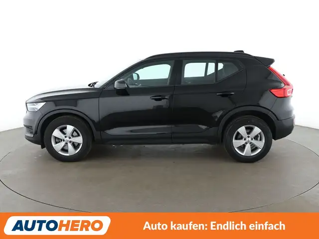 Volvo XC40 view 3