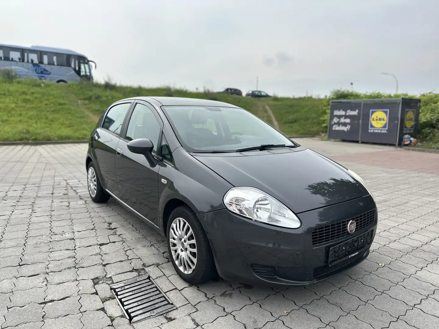 Fiat Punto Punto-5 Türer-Klima-Deutsches Fhz- Elektrische Fe Schwarz - 1