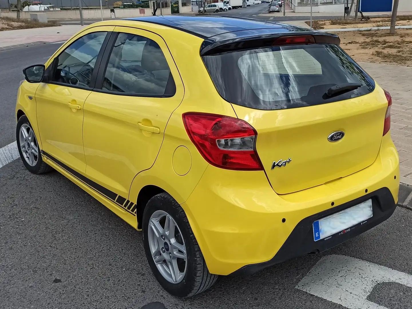 Ford Ka/Ka+ Ka+ 1.19 Ti-VCT Ultimate Yellow - 2