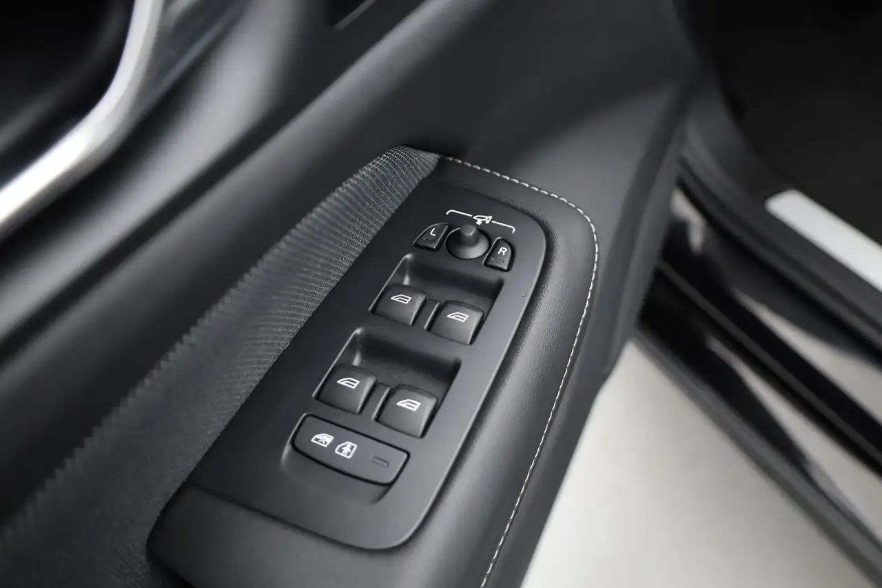 Volvo V60 2.0 T6 Plug-in hybrid AWD Plus Dark Pano Trekh, миниатюра 13