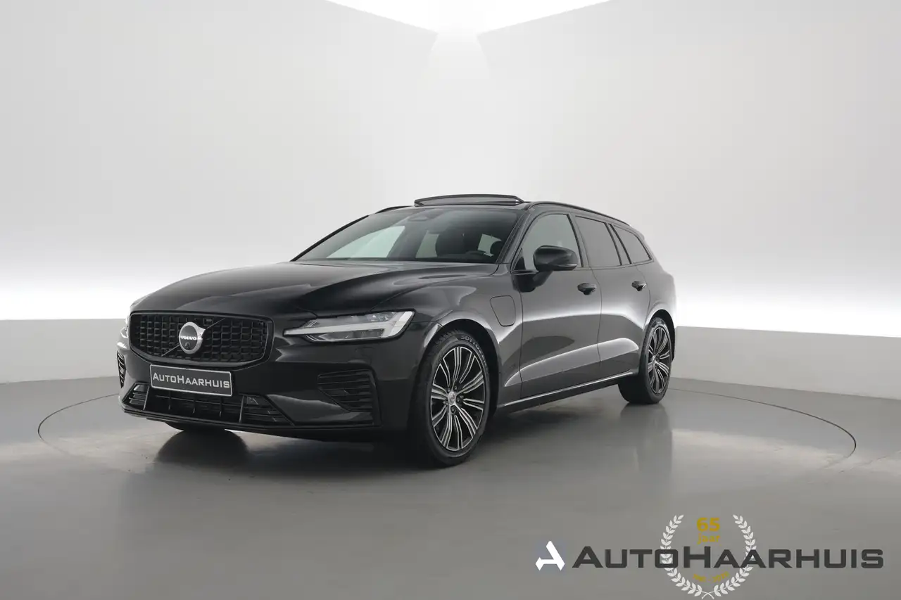 Volvo V60 2.0 T6 Plug-in hybrid AWD Plus Dark Pano Trekh