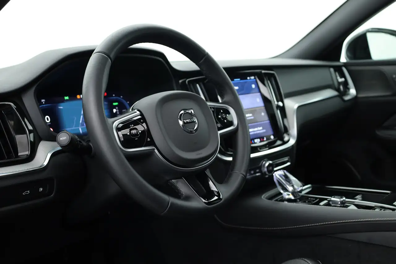 Volvo V60 2.0 T6 Plug-in hybrid AWD Plus Dark Pano Trekh, миниатюра 6