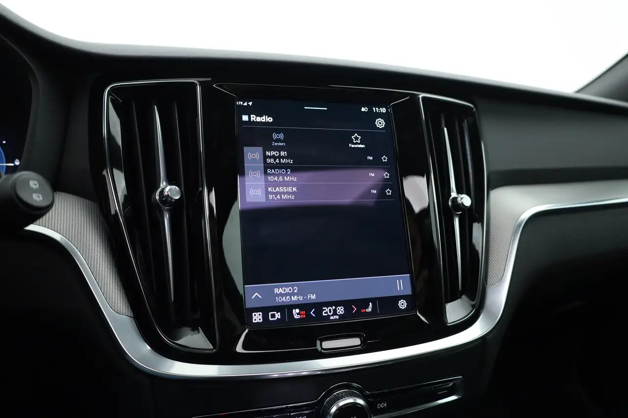 Volvo V60 2.0 T6 Plug-in hybrid AWD Plus Dark Pano Trekh, миниатюра 24