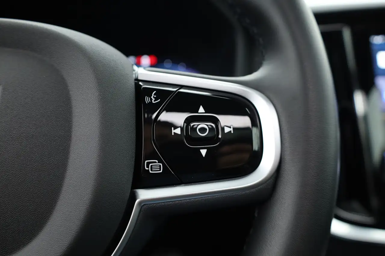 Volvo V60 2.0 T6 Plug-in hybrid AWD Plus Dark Pano Trekh, миниатюра 20