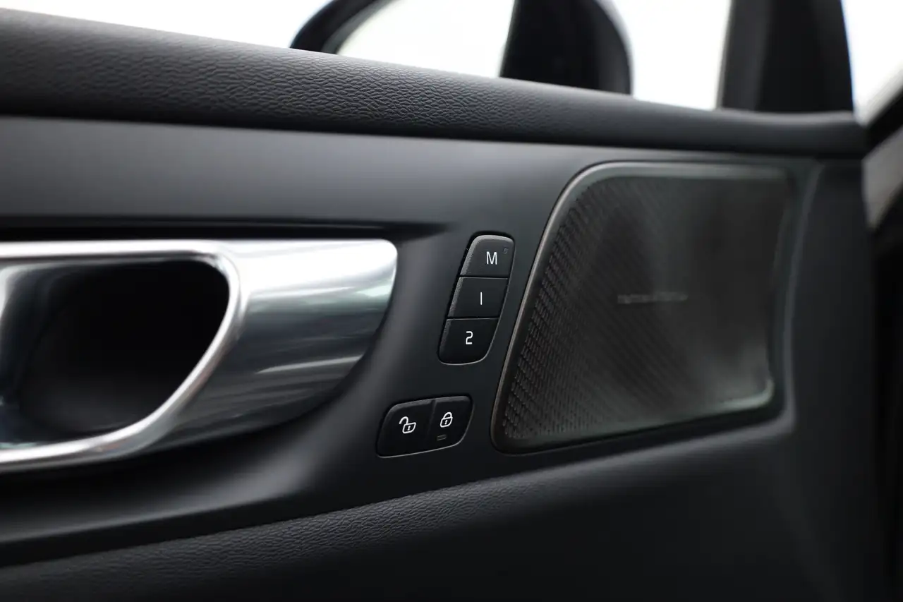 Volvo V60 2.0 T6 Plug-in hybrid AWD Plus Dark Pano Trekh, миниатюра 11