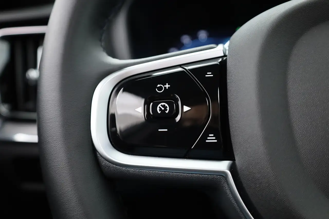 Volvo V60 2.0 T6 Plug-in hybrid AWD Plus Dark Pano Trekh, миниатюра 16