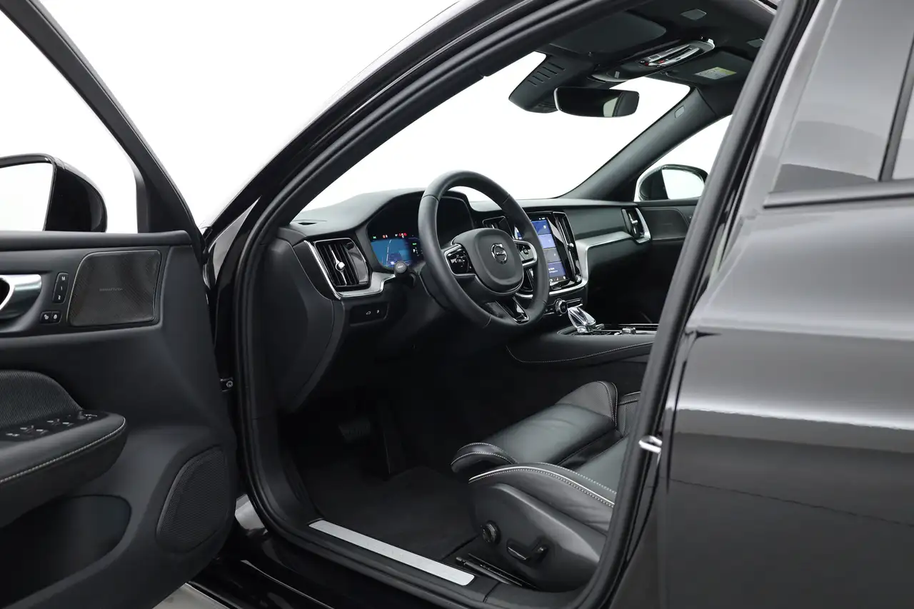 Volvo V60 2.0 T6 Plug-in hybrid AWD Plus Dark Pano Trekh, миниатюра 5