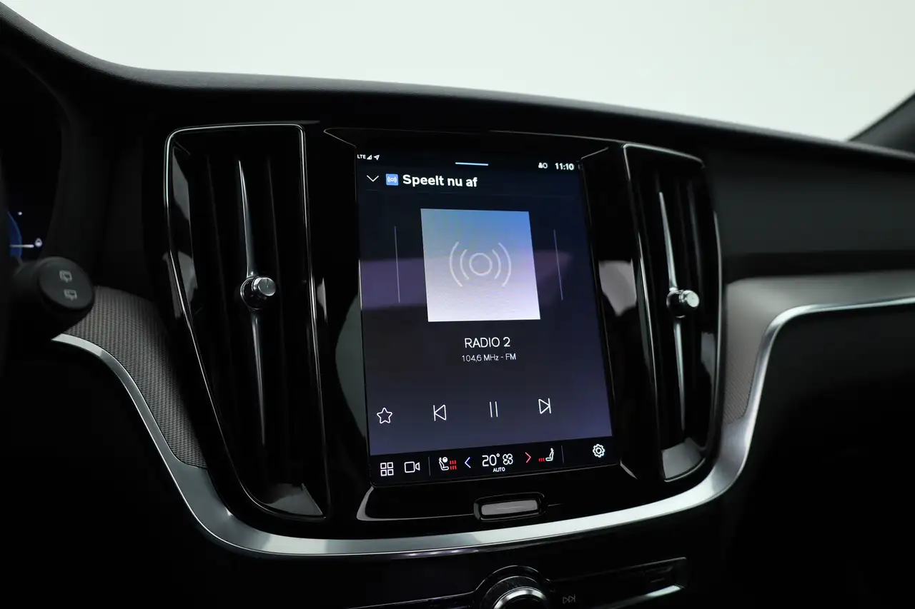 Volvo V60 2.0 T6 Plug-in hybrid AWD Plus Dark Pano Trekh, миниатюра 25