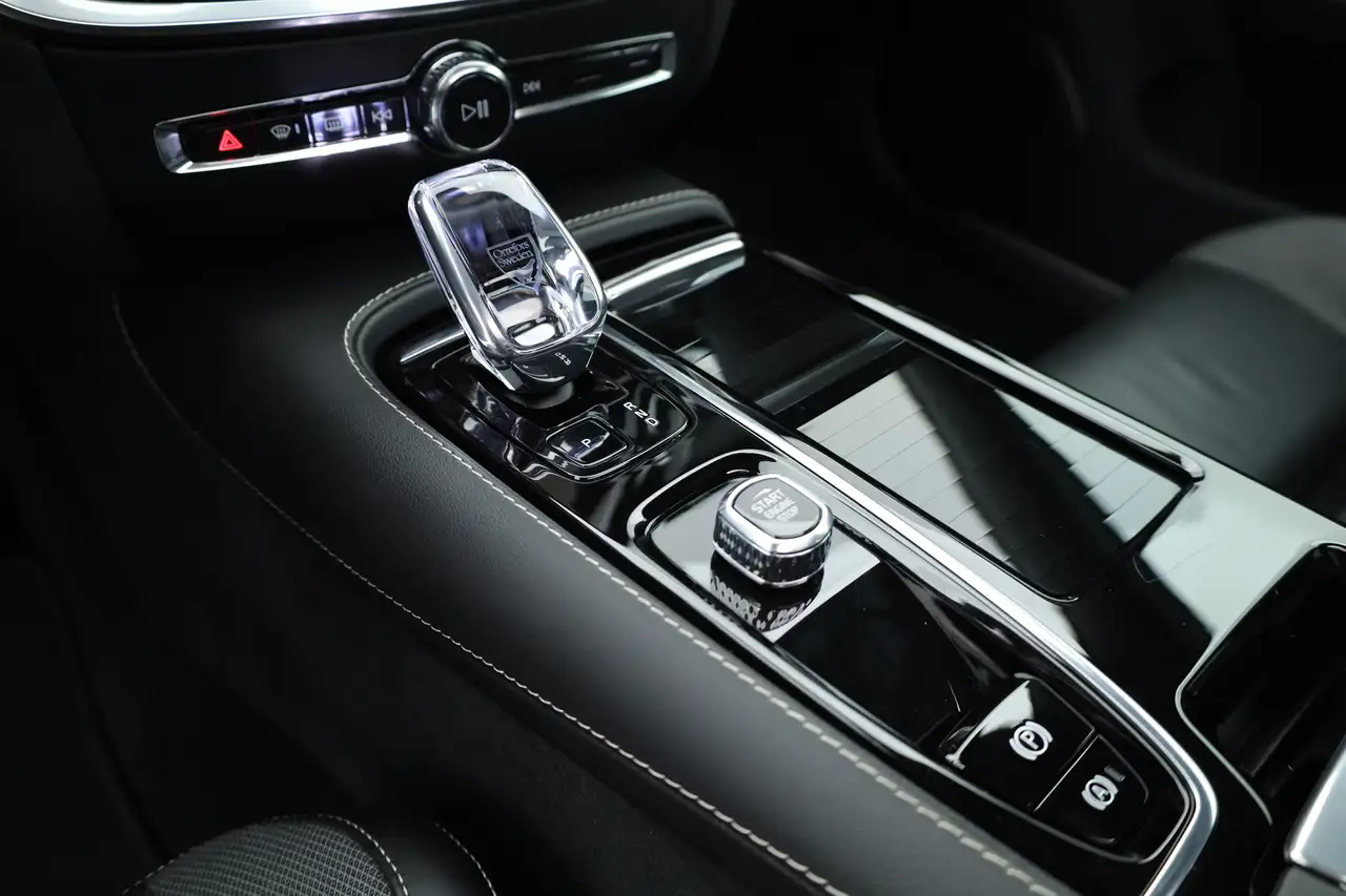 Volvo V60 2.0 T6 Plug-in hybrid AWD Plus Dark Pano Trekh, миниатюра 9