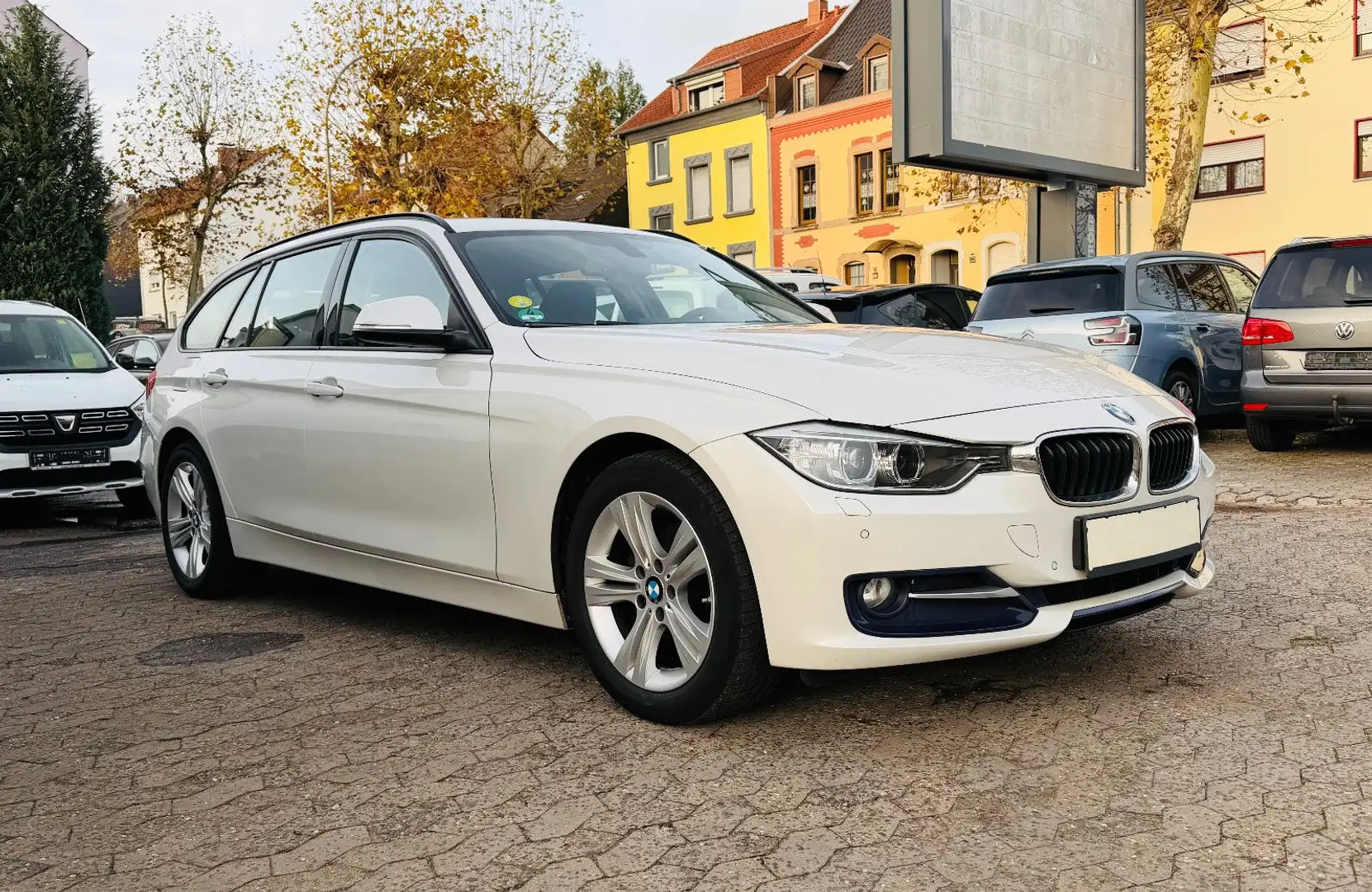BMW 318 d Touring Sport Navi Pro Bi-Xenon SHZG PDC Weiß - 1