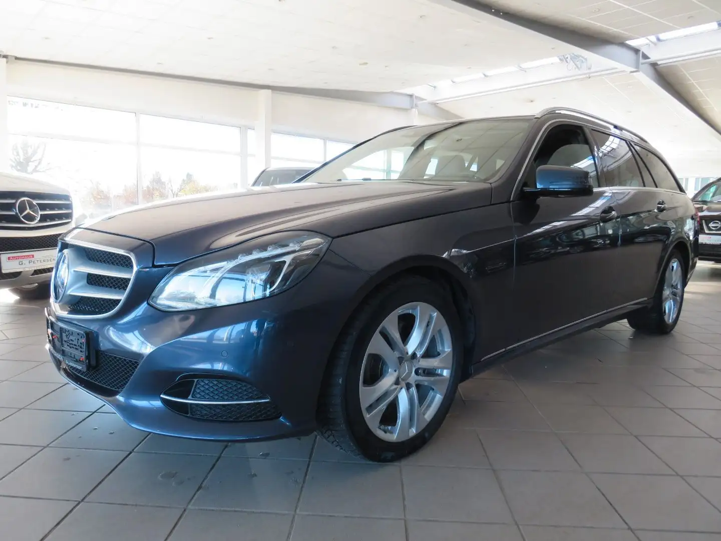 Mercedes-Benz E 350 BlueTec*Leder*ILS LED*AHK*Distr*Toten*Spur Синій - 2