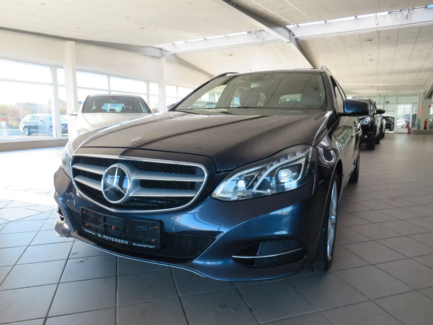 Mercedes-Benz E 350 BlueTec*Leder*ILS LED*AHK*Distr*Toten*Spur Синій - 1