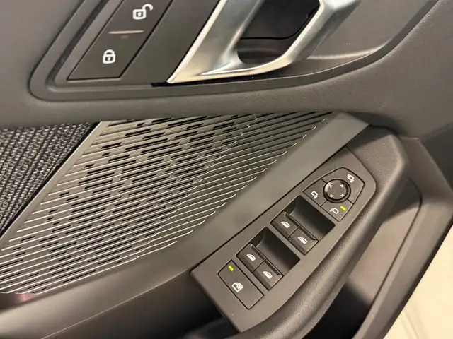 BMW 1 Series view 10