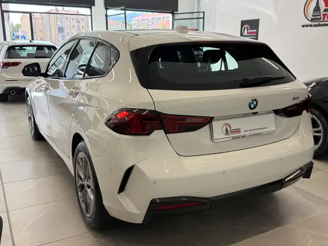BMW 1 Series view 6