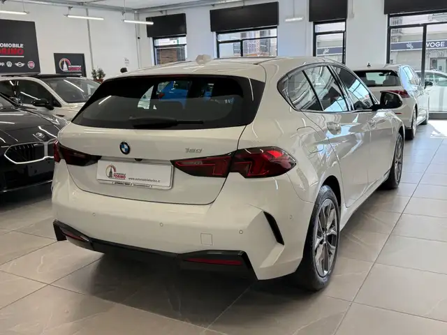 BMW 1 Series view 4