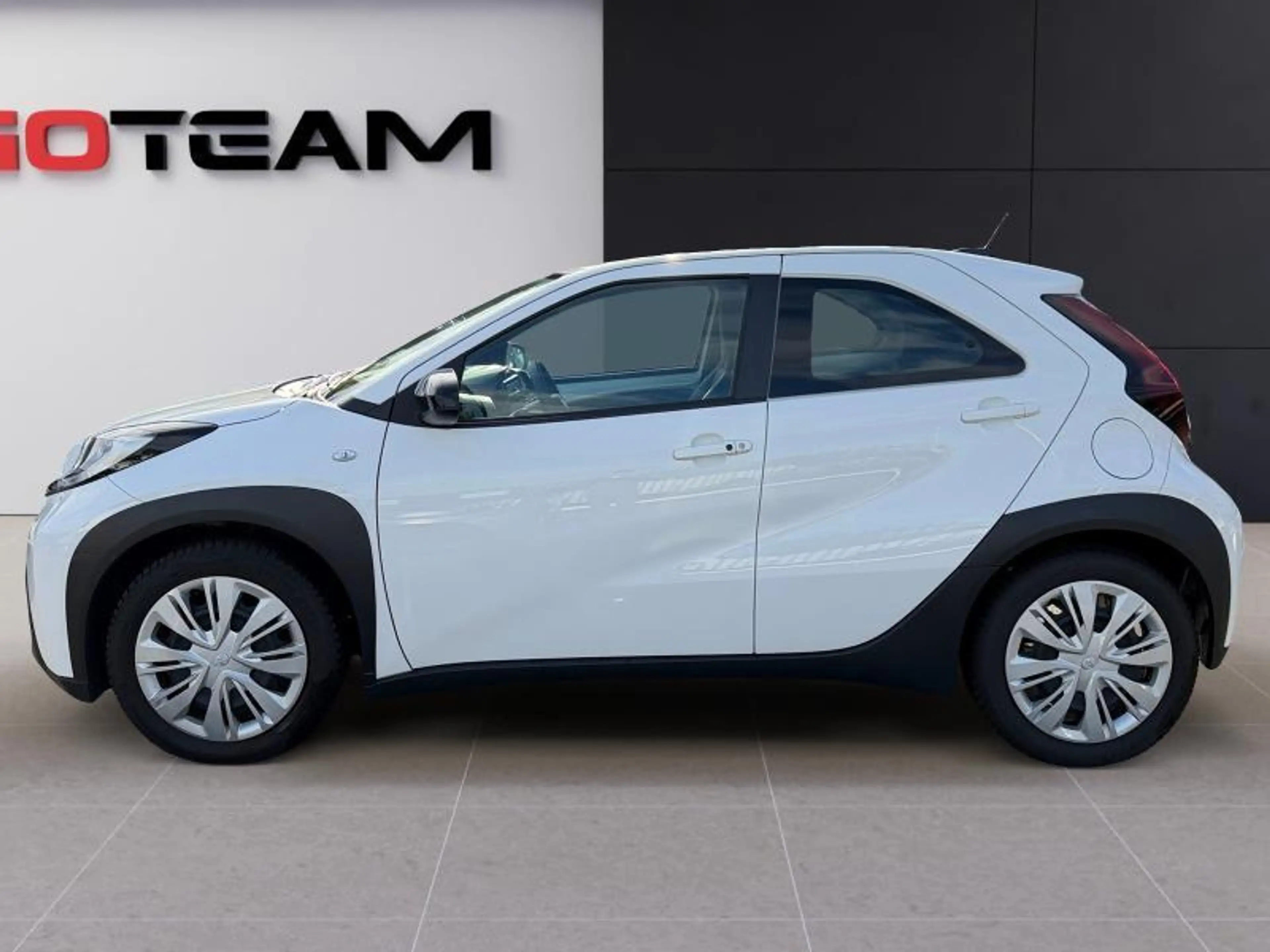 Toyota Aygo X play — photo 2