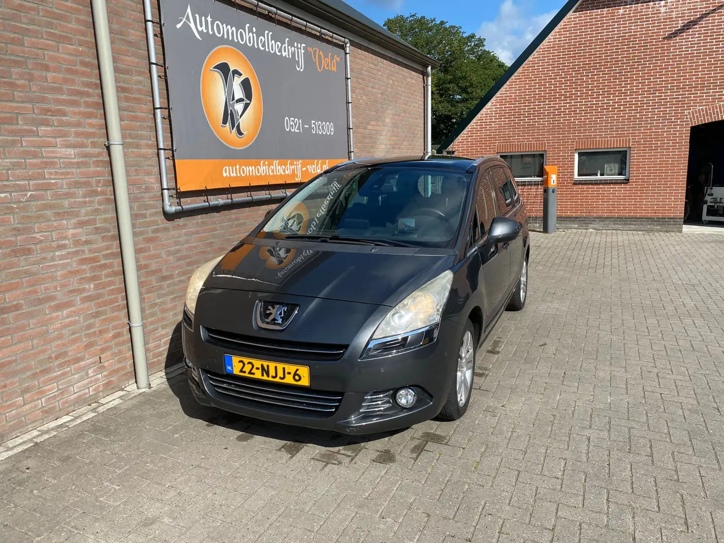 Peugeot 5008 1.6 THP Blue Lease Executive 7p. Grijs - 1