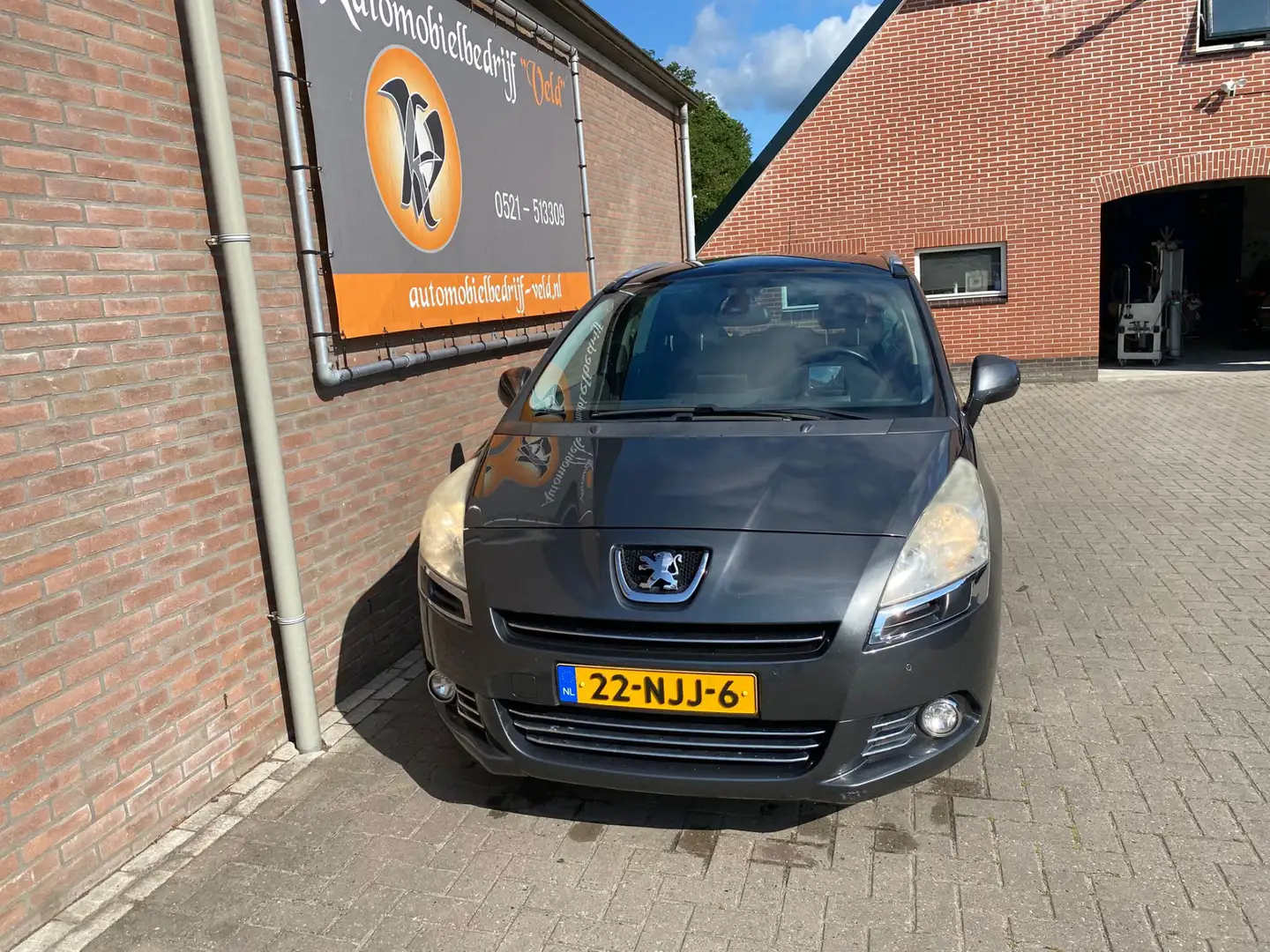 Peugeot 5008 1.6 THP Blue Lease Executive 7p. Grijs - 2