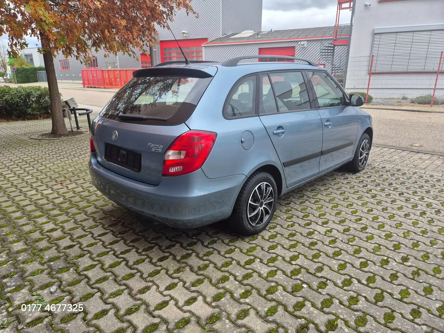 Skoda Fabia Fabia 1.4 16V Combi 2,Hand-Klima-8 fach bereift Bleu - 2