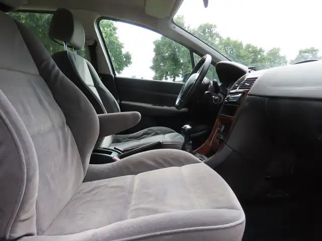 Peugeot 307 view 9
