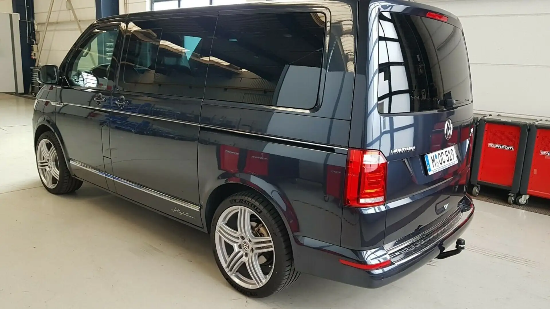 Volkswagen T6 Multivan Multivan Edition 2,0 TDI 4Motion DSG Edition Blau - 2