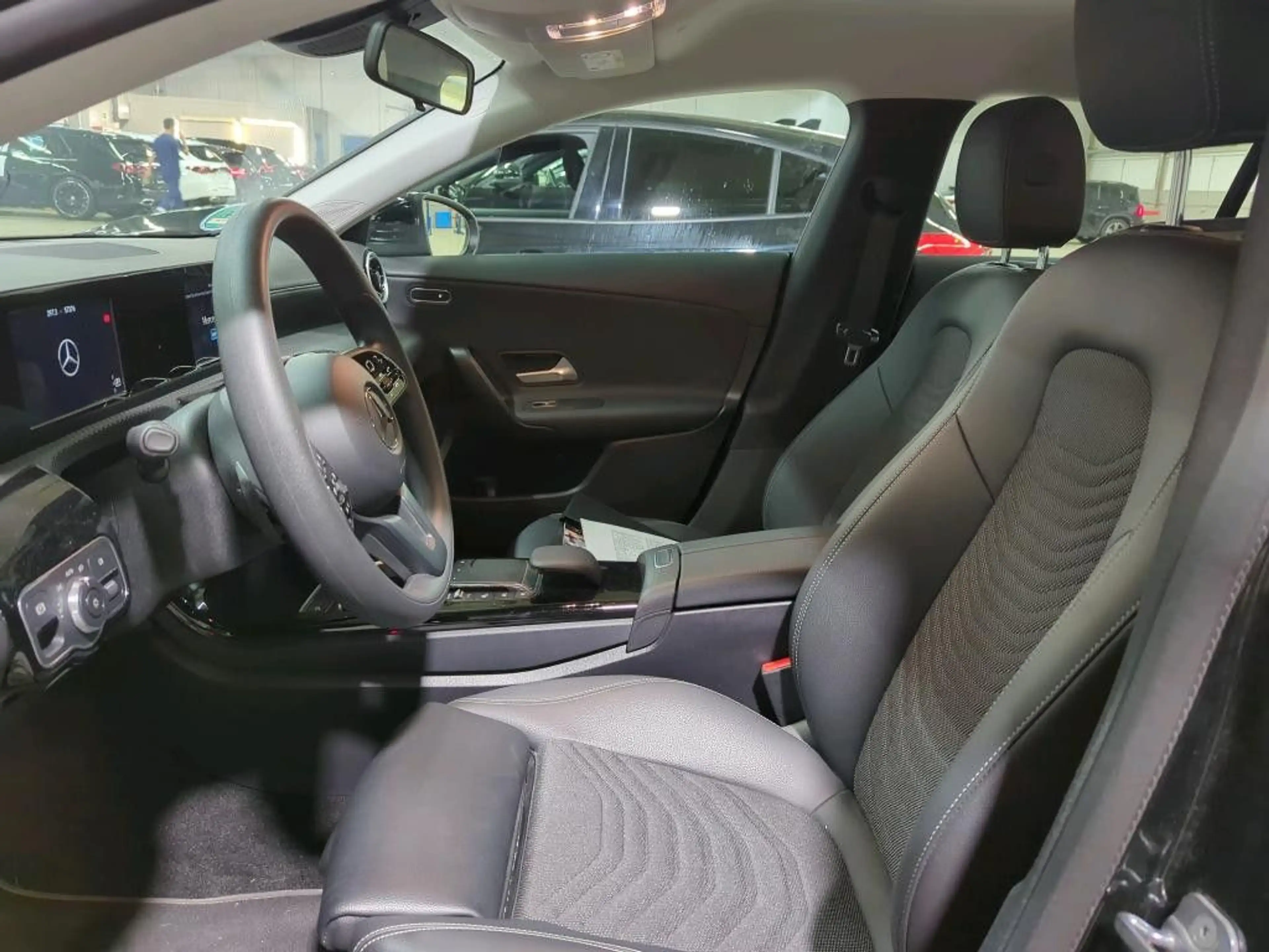 Mercedes-Benz CLA 200 Kamera*LED*Leder*Navi+*17*DAB*1Hand — photo 7