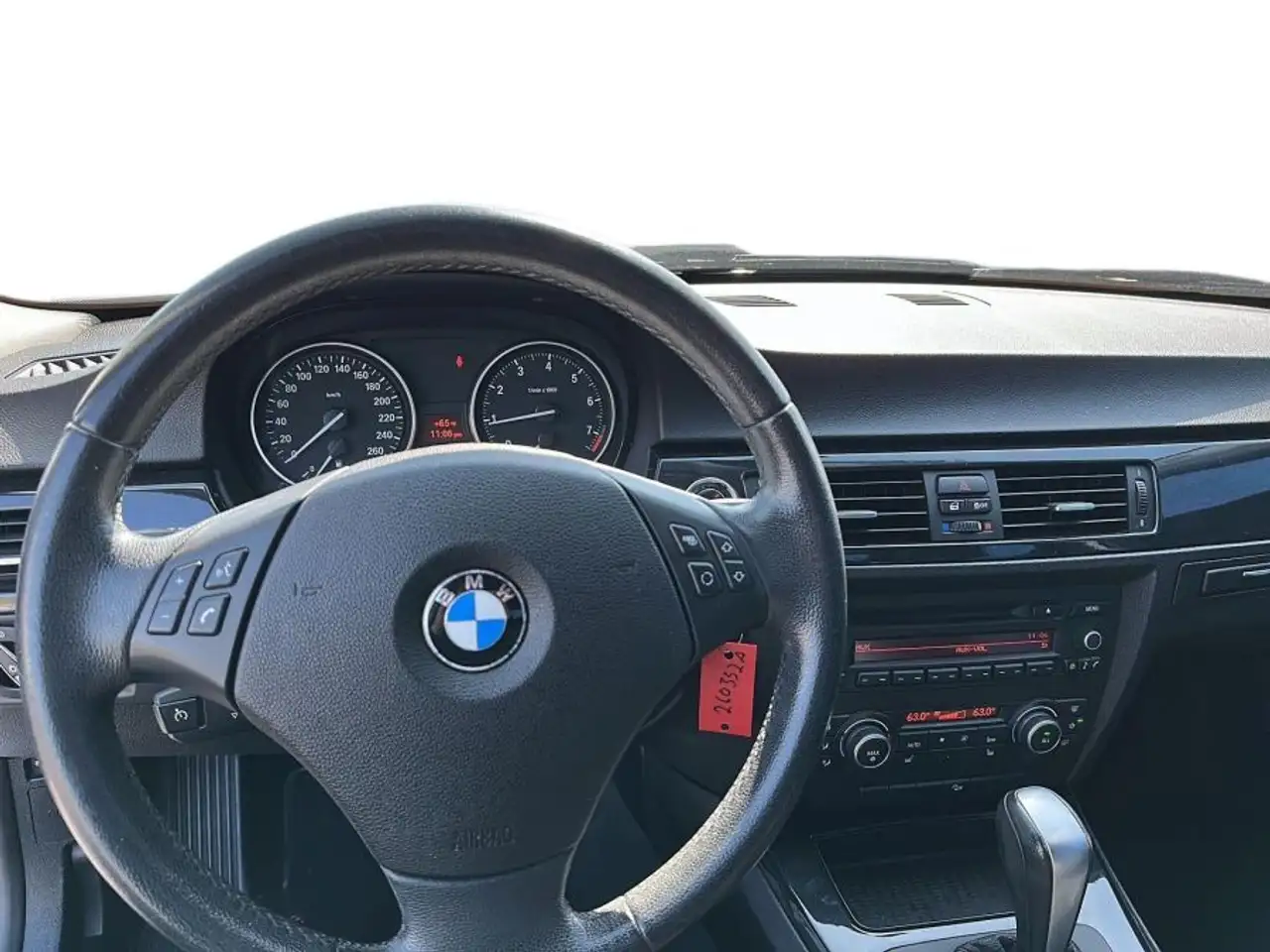 BMW 3 Series снимка BMW 3 Series