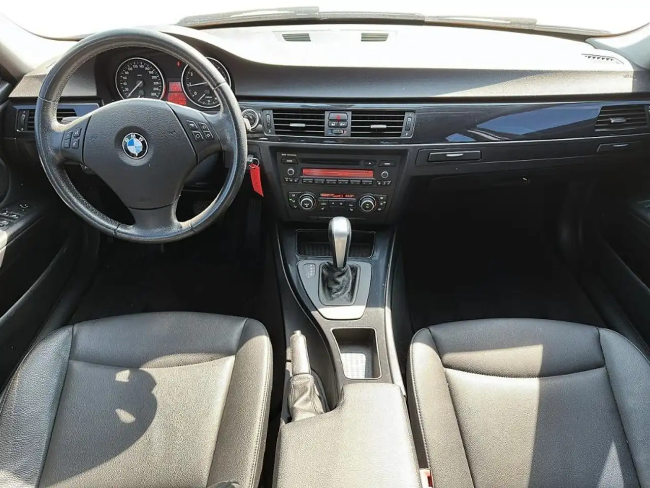 BMW 3 Series снимка BMW 3 Series