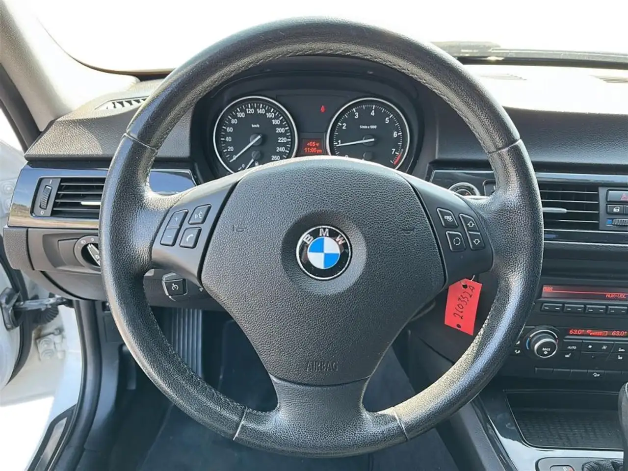 BMW 3 Series снимка BMW 3 Series