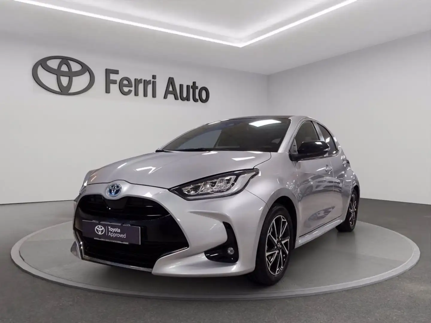 Toyota Yaris 1.5h lounge Grey - 1