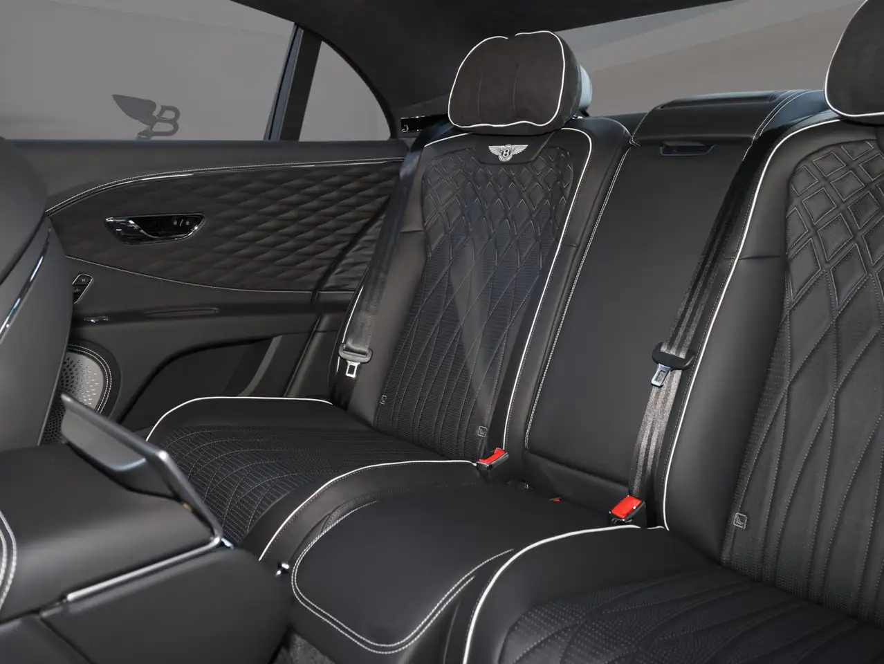 Bentley Flying Spur 2025 — фото 14