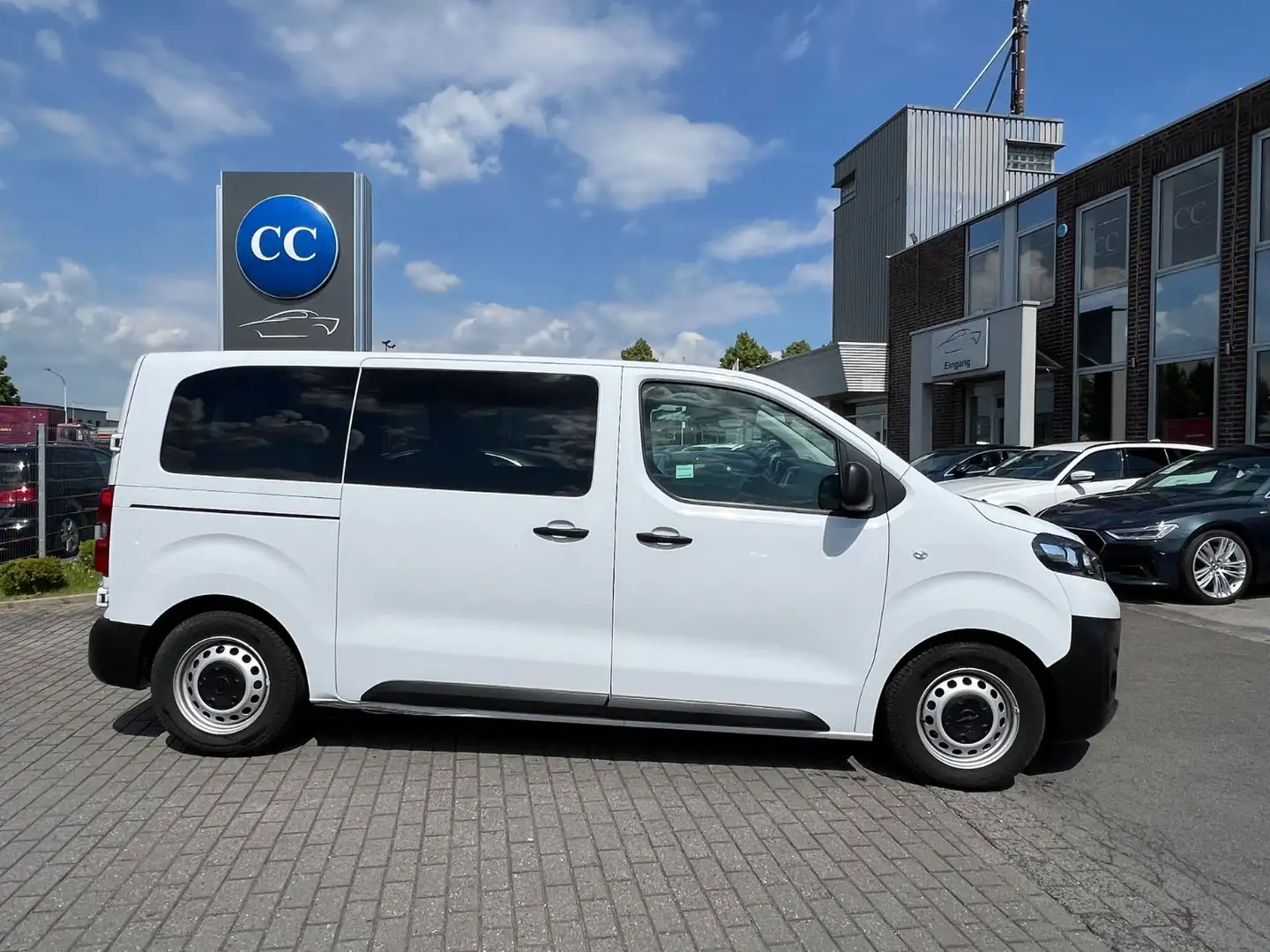 Opel Vivaro 1.5 D Kombi M Navi Pro+Klima im Fond+180° Weiß - 1
