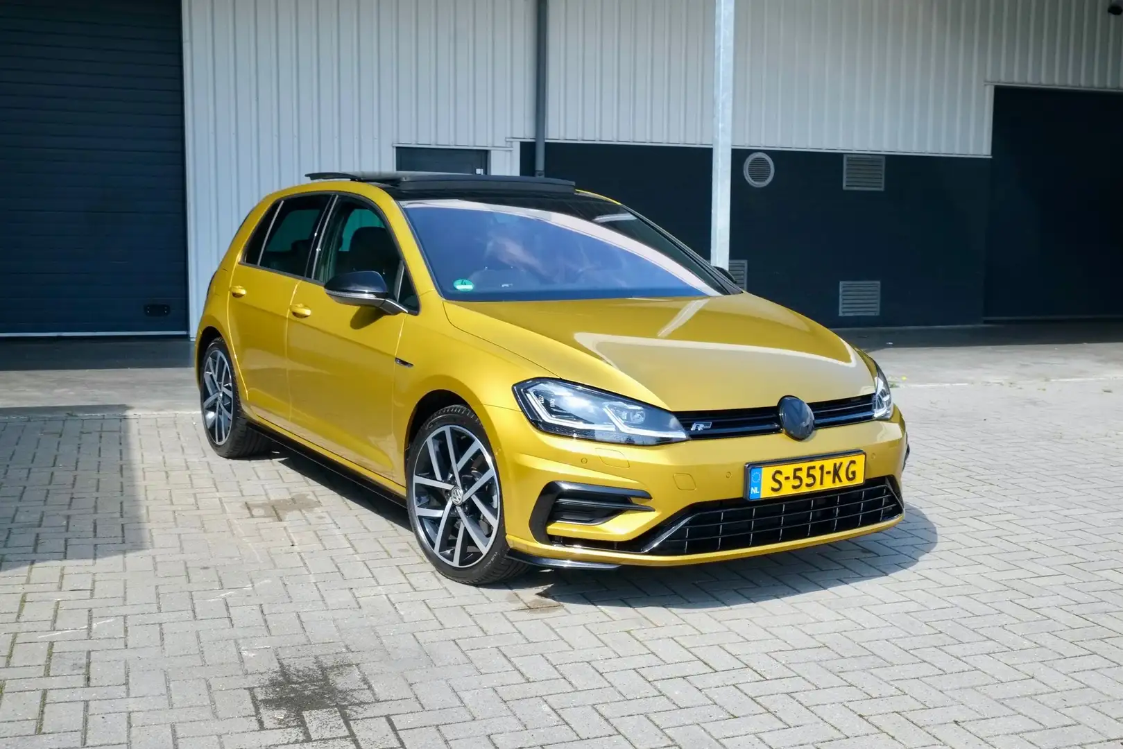 Volkswagen Golf 3x R-Line 1.5 TSI 180pk | Pano | Virtual Cockpit Geel - 1