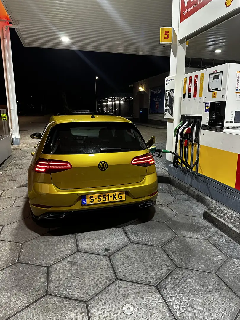Volkswagen Golf 3x R-Line 1.5 TSI 180pk | Pano | Virtual Cockpit Geel - 2