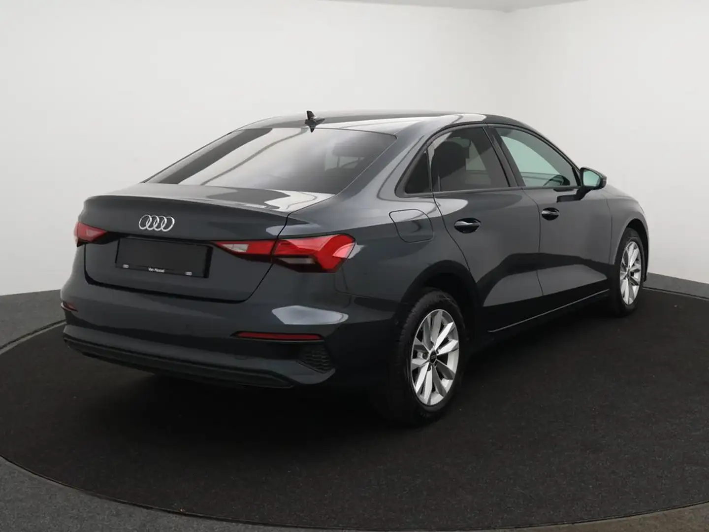 Audi A3 Sedan Audi A3 Berline Business Edition 30TDI 116PK *AUTOMAAT*LEDER*NAVI*APP CONNECT*ZETELVERWARMING*DIGITAL DASHBOARD*... Grijs - 2