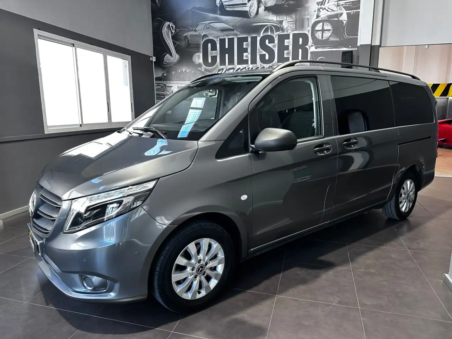 Mercedes-Benz Vito Tourer 114 CDI Pro 2020 Larga 9G-Tronic Gris - 2